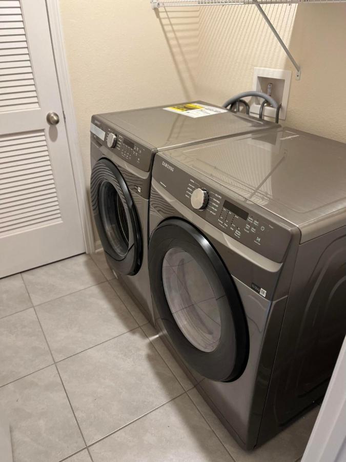 Beautiful 3 Bedroom With Style Amenities *