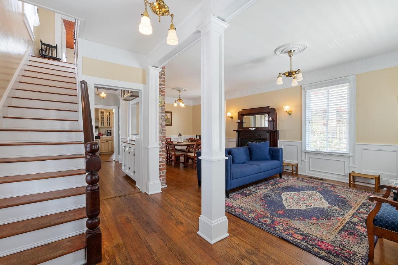 The Blue Lion- 2 Blocks To Downtown Historic Charm *