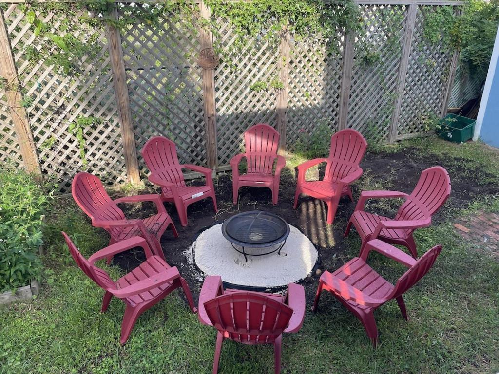 The Painted Lady, A Spacious Renovated 4br Victorian * St. Augustine
