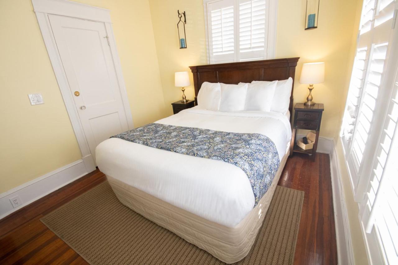 Hemingway House (adults Only) Bed & Breakfast