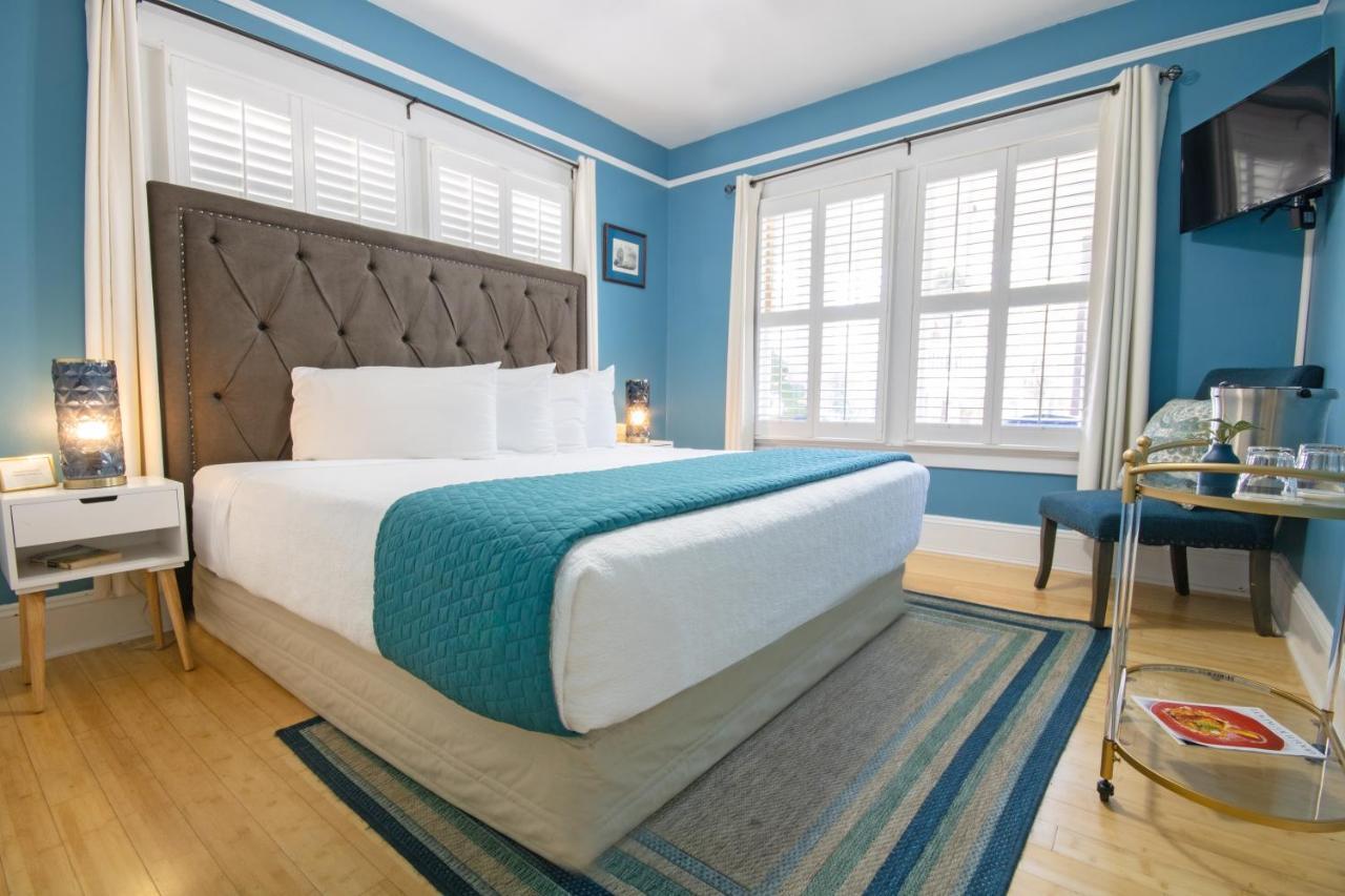 Hemingway House (adults Only) Bed & Breakfast