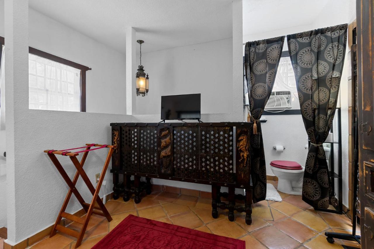 The Gaudi House- Pool Minutes To Dntn And Holiday home *