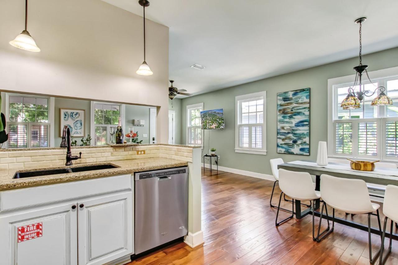 Holiday home Blue Jewel- Dog Friendly Minutes To Downtown