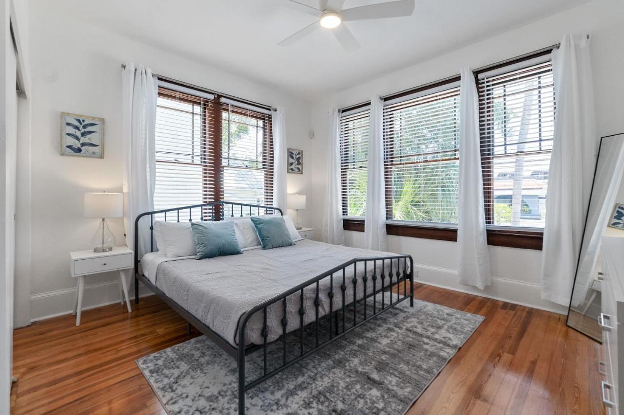 Old Mission Manor - Chic 2br 1ba - Sleeps 6 - Pool Table - 15 Min Walk To Downtown Apartment *