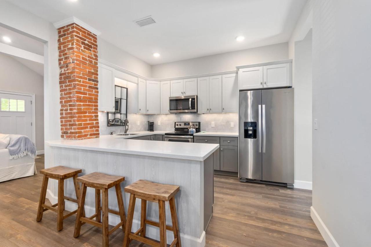 Oneida Charmed - Historic W Modern Flair