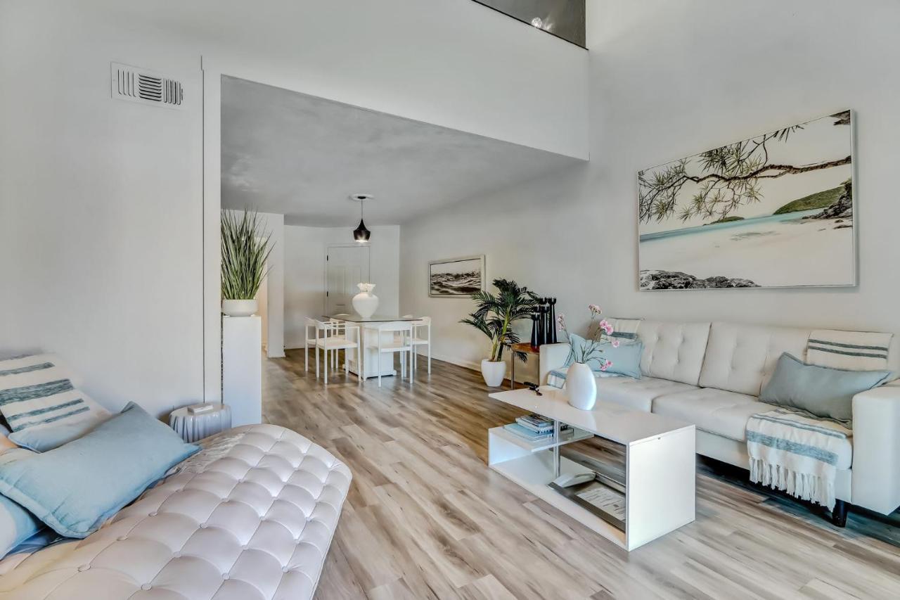 Lux - Close To & Restaurants