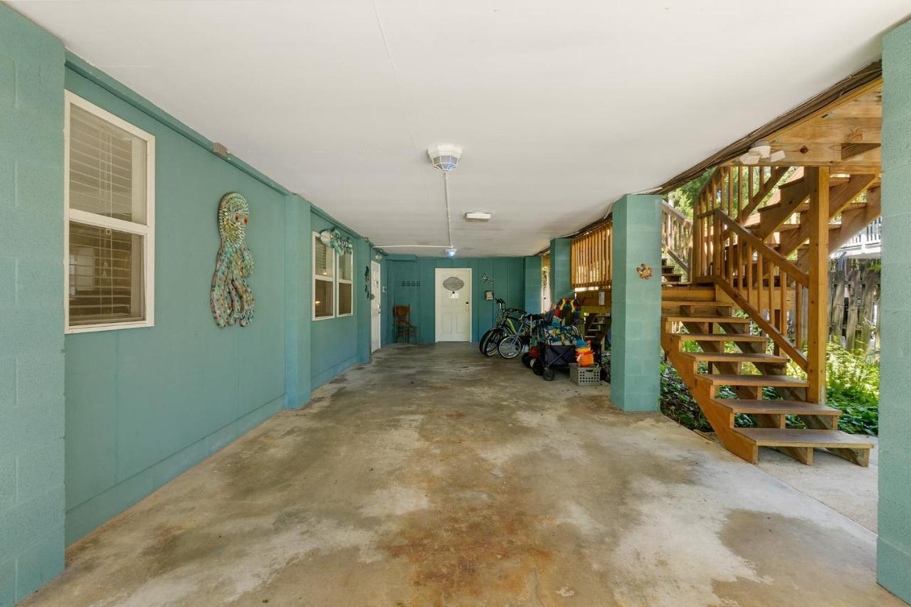 Turtle Hideaway- Walk To & Pier Apartment *