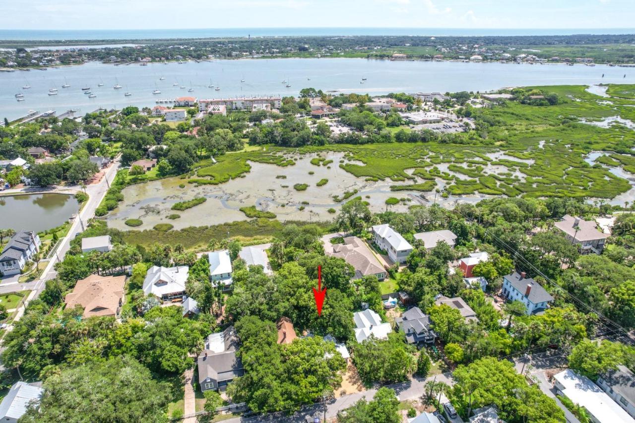 Holiday home Oneida Charmed - Historic W Modern Flair *