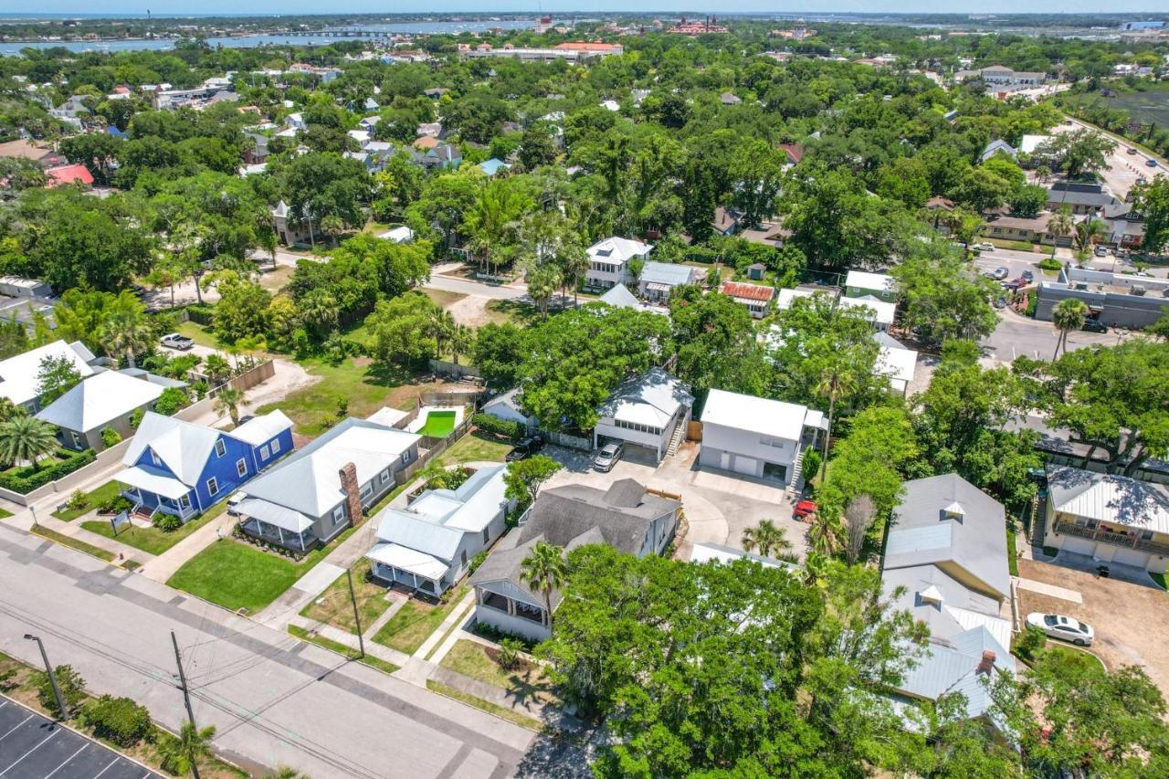 Old Mission Manor - Chic 2br 1ba - Sleeps 6 - Pool Table - 15 Min Walk To Downtown