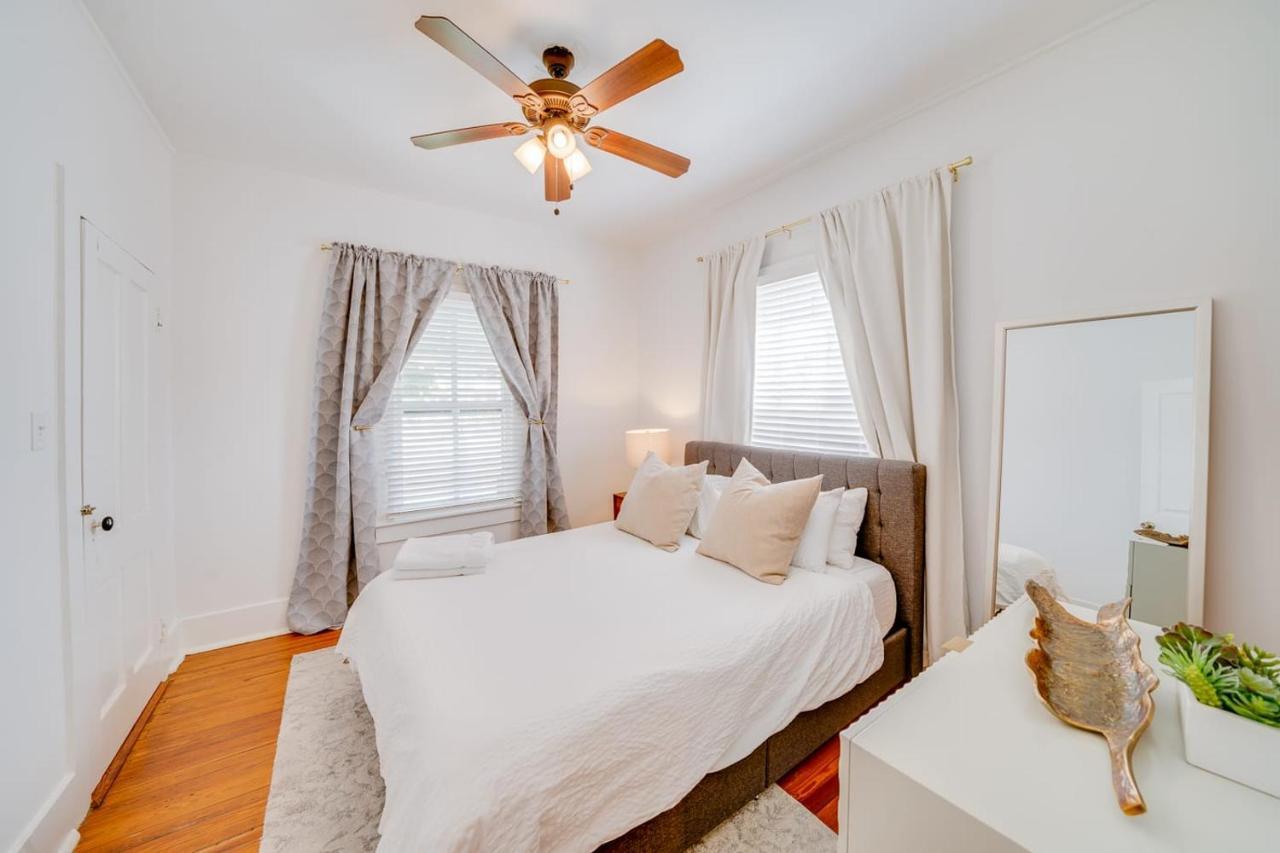 Holiday home Updated Early 1900s 2br Walking Distance To Downtown With Onsite Parking *