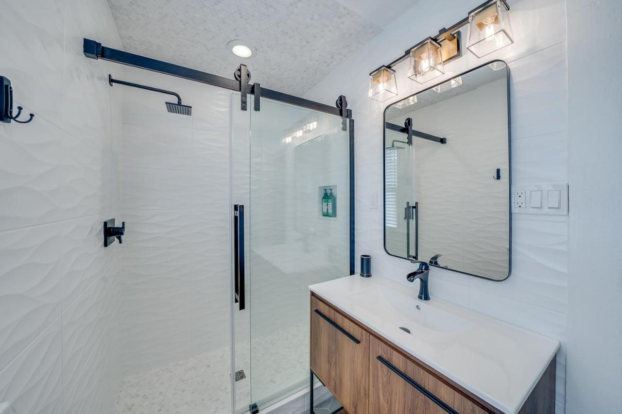 Updated Early 1900s 2br Walking Distance To Downtown With Onsite Parking Holiday home *