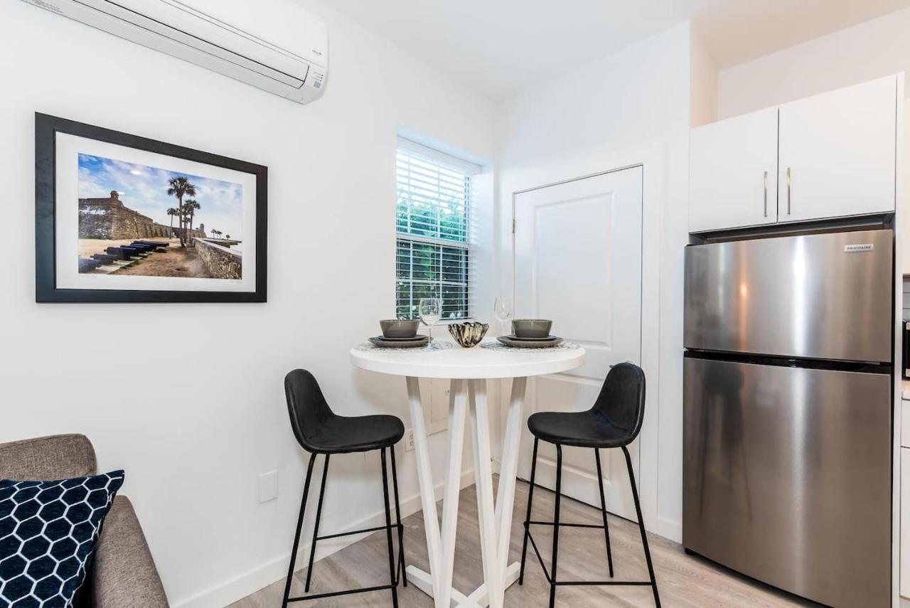 Apartment The At Old Mission Walking Distance To Downtown And Onsite Parking *