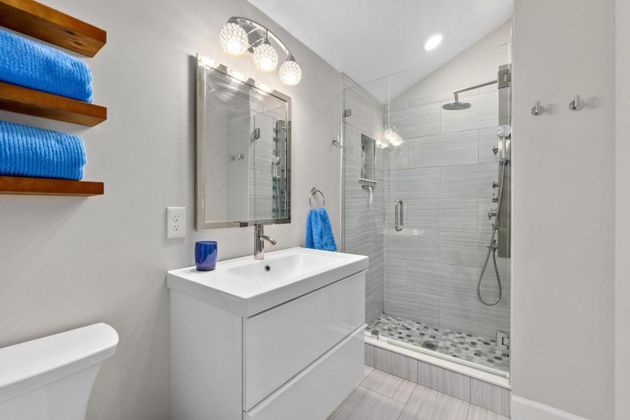 Oneida Charmed - Historic W Modern Flair