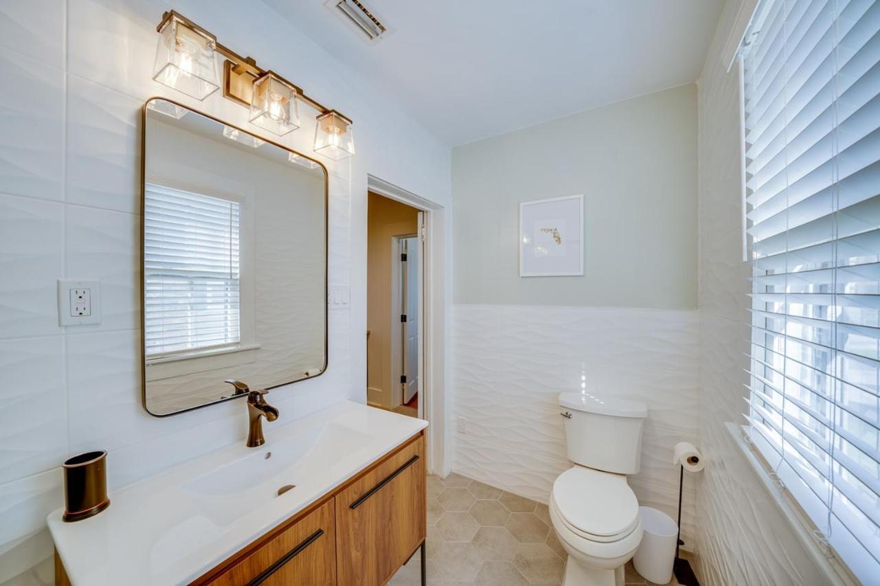 Holiday home Updated Early 1900s 2br Walking Distance To Downtown With Onsite Parking *