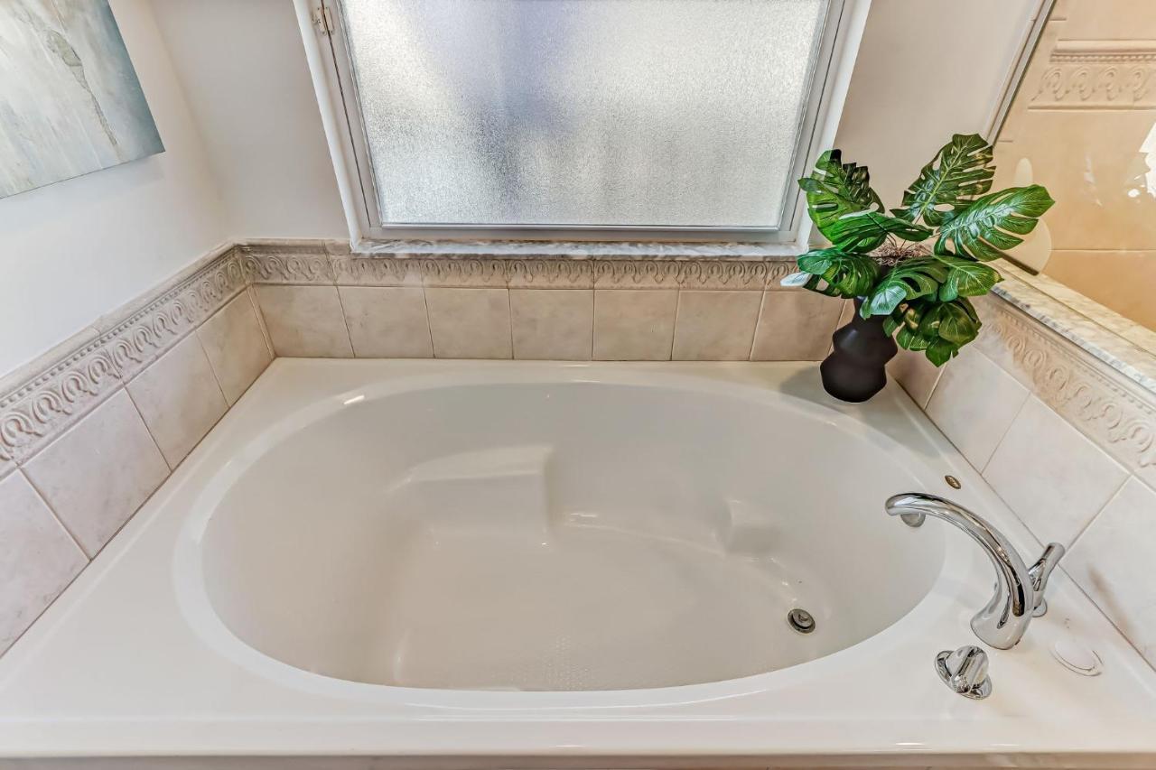 Holiday home Coastal Heated Pool Walk To *