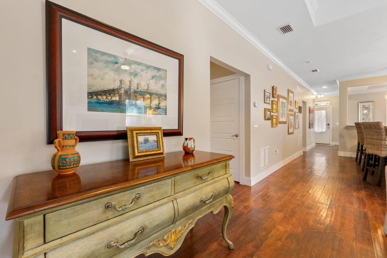 Fullerwood Delight- Mins To And Downtown Holiday home