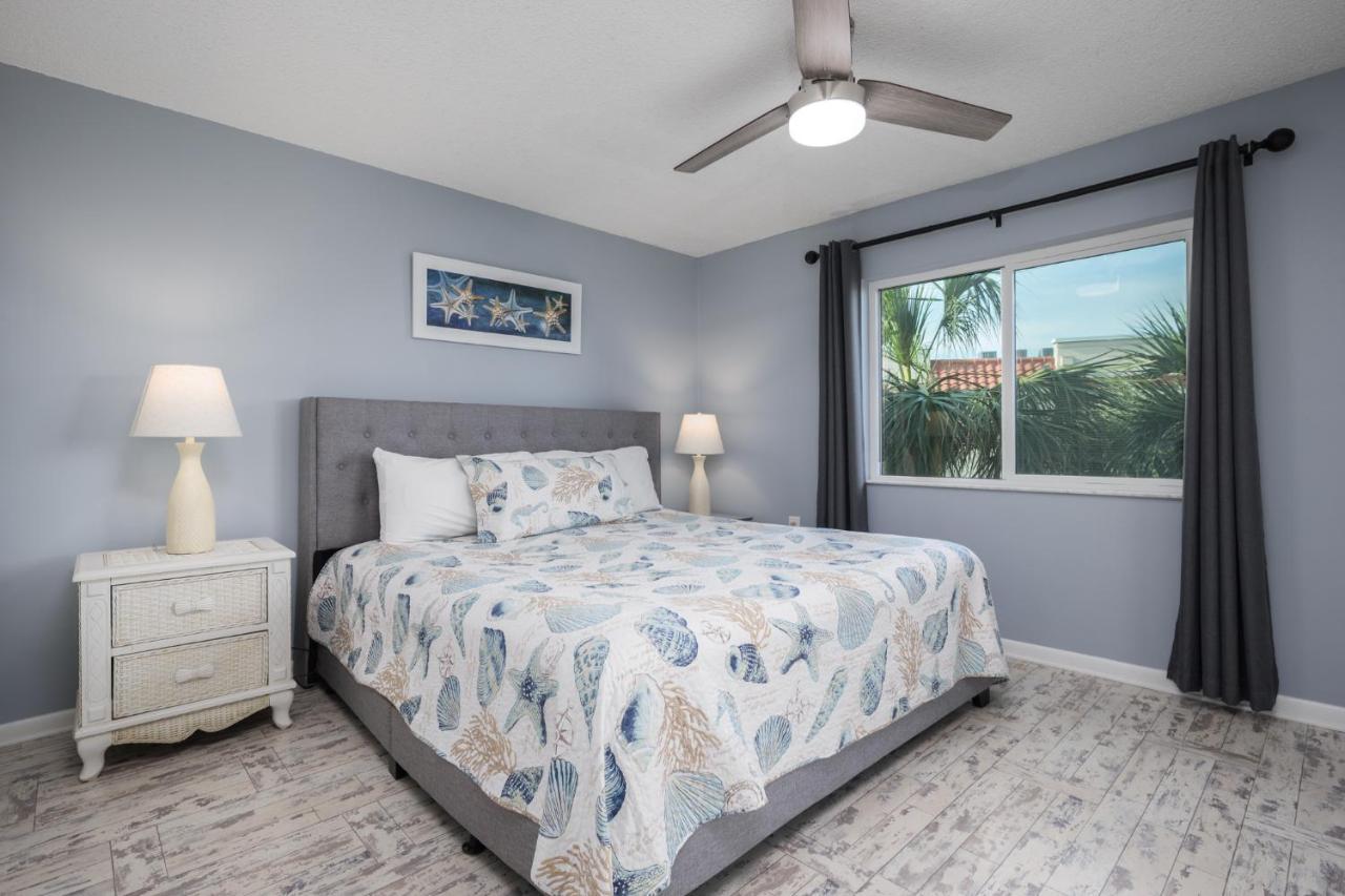 Ocean Village Club P33 *