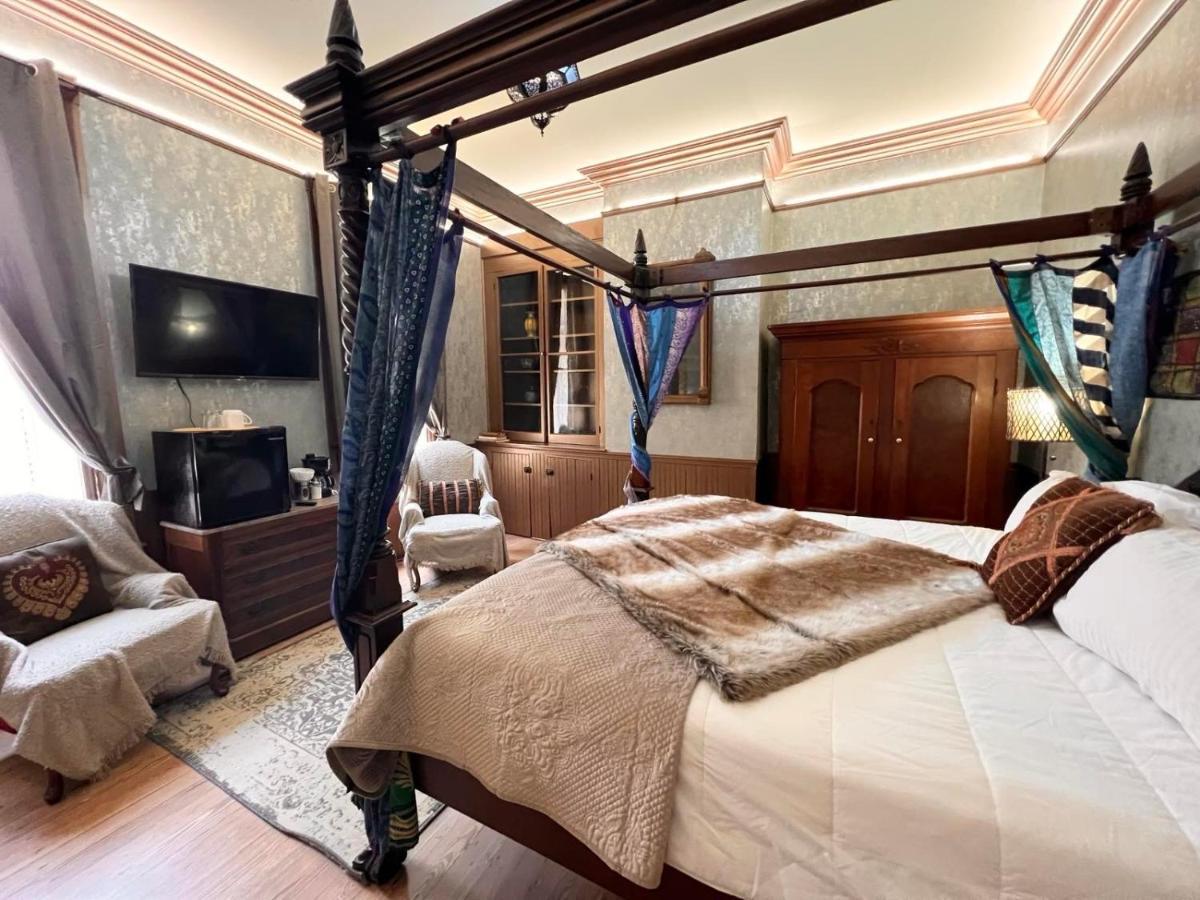 Acomodação com café da manhã  1001 Nights Historic Adults Only