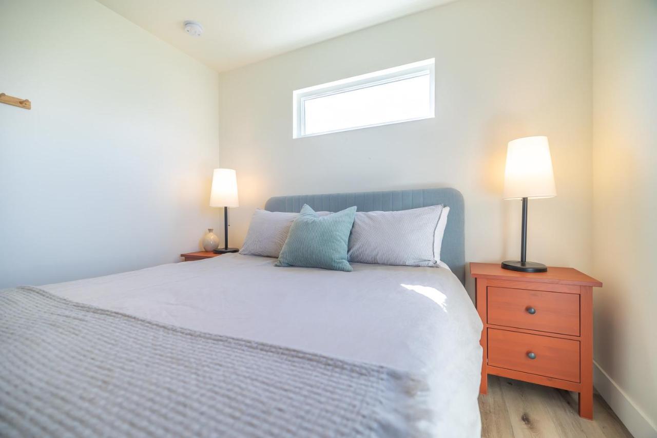 Bright New House With In- Law -- 2 Blocks To Beach! Holiday home