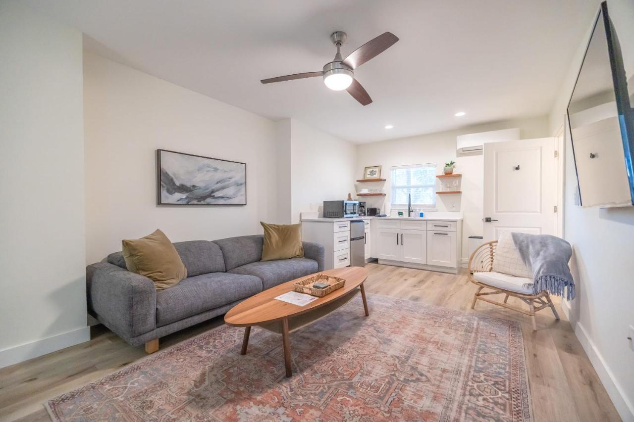 Bright New House With In- Law -- 2 Blocks To Beach! Holiday home