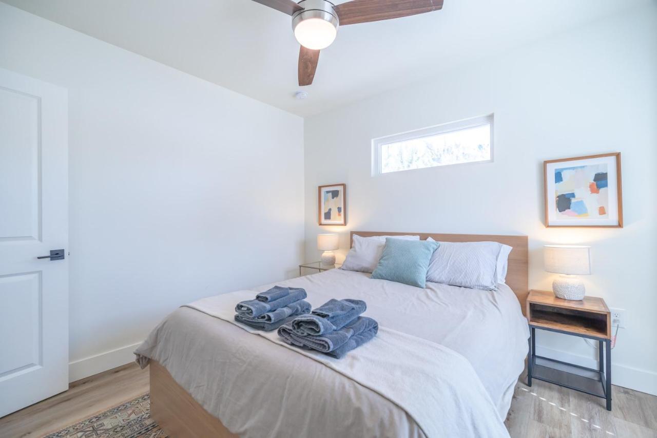 Holiday home Bright New House With In- Law -- 2 Blocks To Beach! *