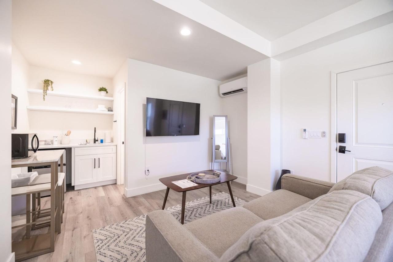 Holiday home Bright New House With In- Law -- 2 Blocks To Beach! *