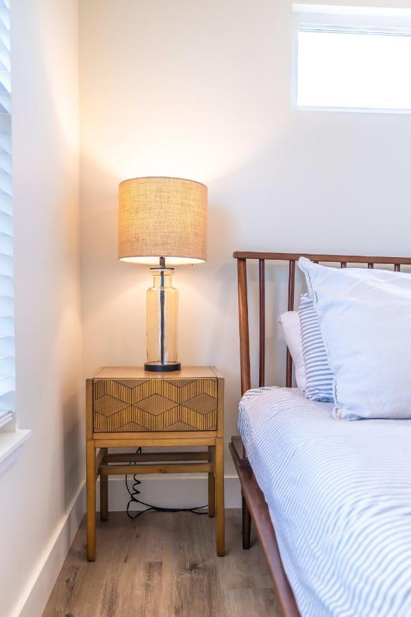 Bright New House With In- Law -- 2 Blocks To Beach! *