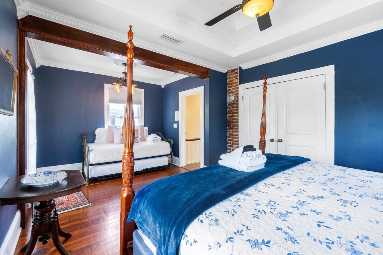 The Blue Lion- 2 Blocks To Downtown Historic Charm