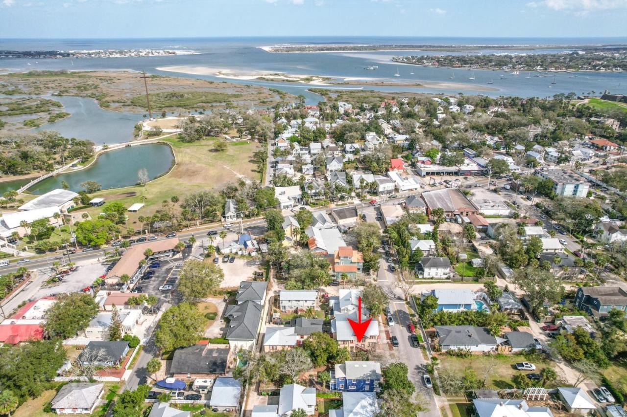 The Blue Lion- 2 Blocks To Downtown Historic Charm Holiday home *