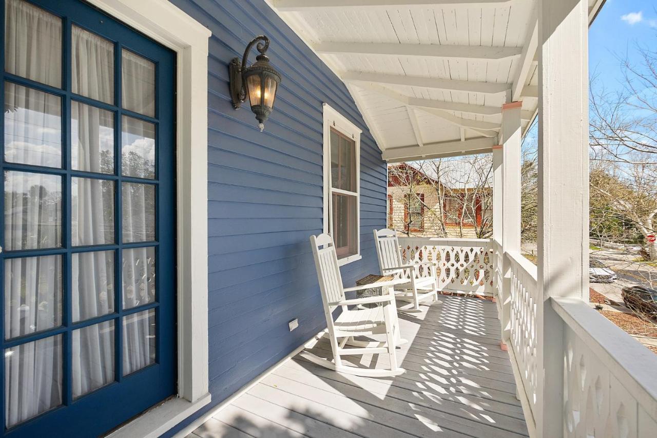The Blue Lion- 2 Blocks To Downtown Historic Charm