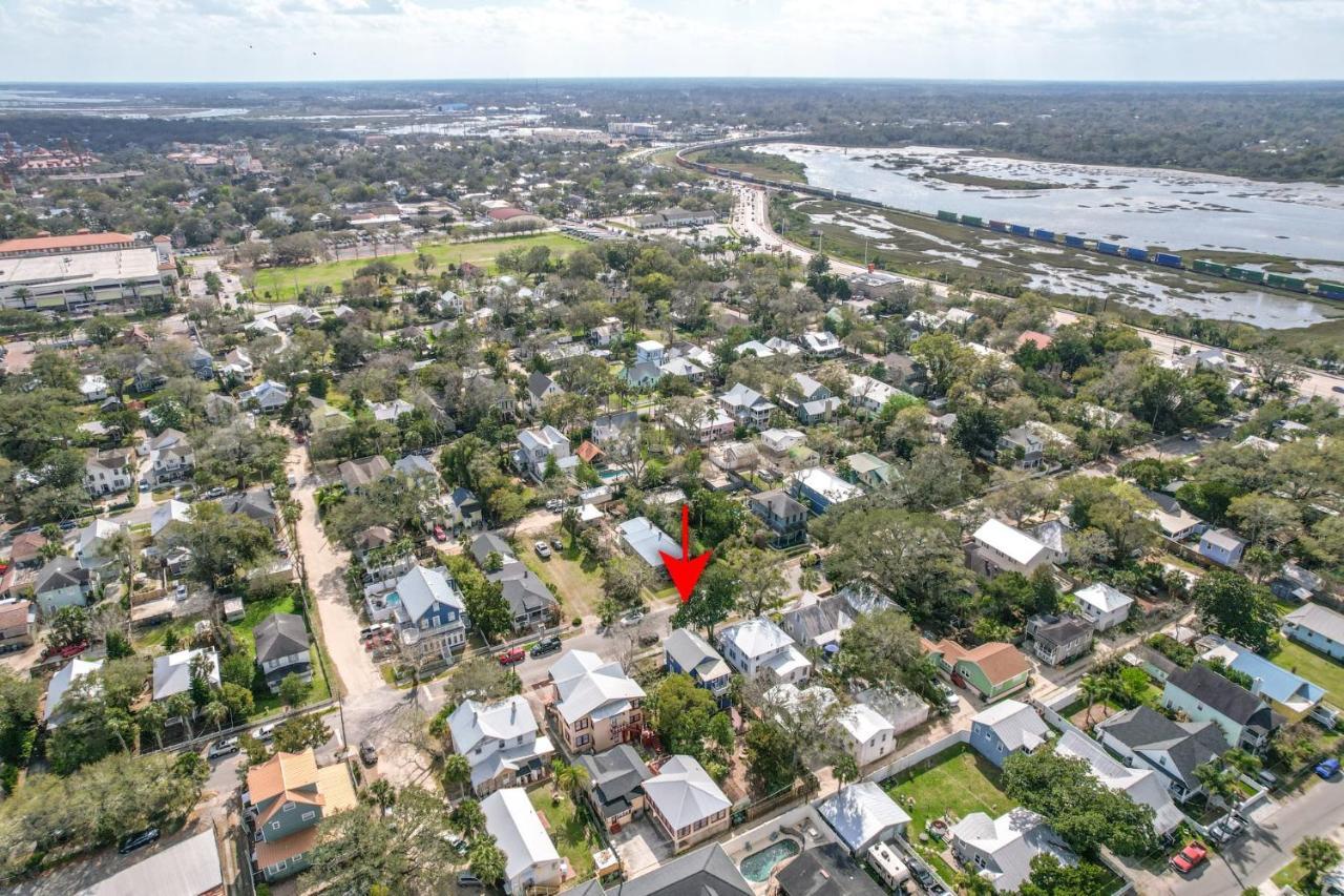 The Blue Lion- 2 Blocks To Downtown Historic Charm Holiday home