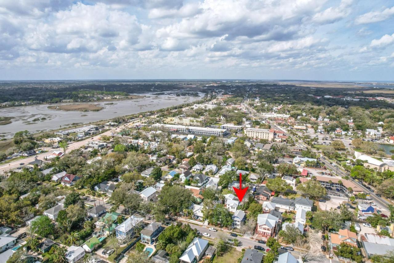 The Blue Lion- 2 Blocks To Downtown Historic Charm Holiday home *