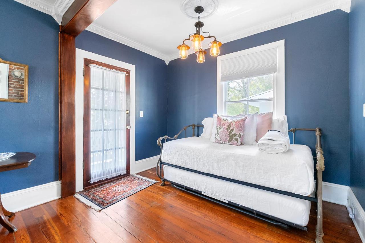 The Blue Lion- 2 Blocks To Downtown Historic Charm Holiday home St. Augustine