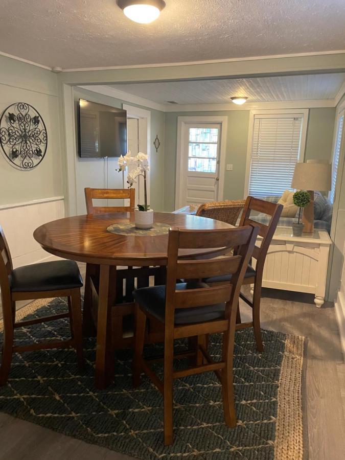3br/3ba Charming Key West Style In Downtown *