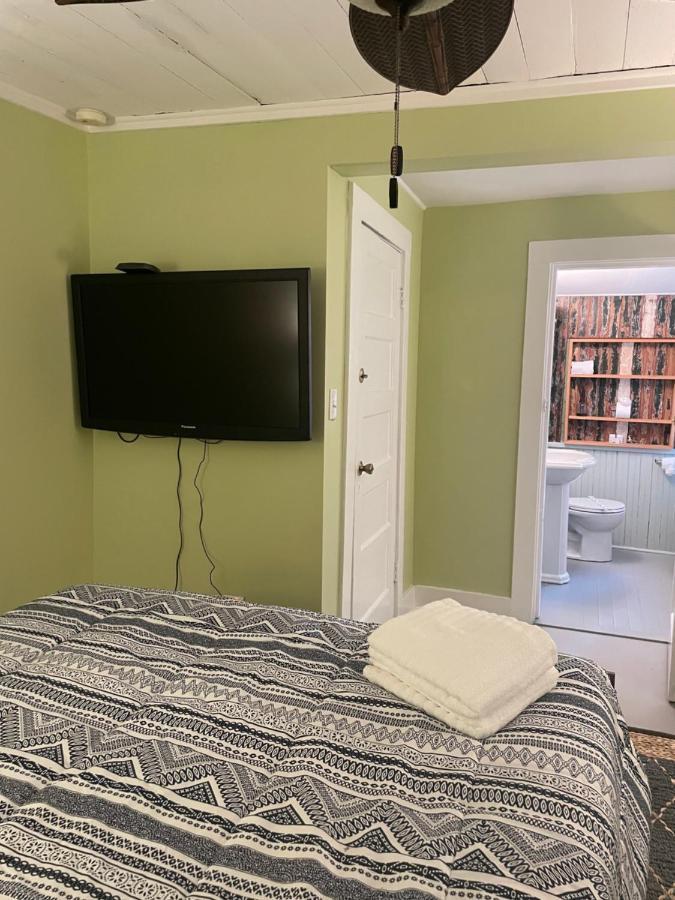 3br/3ba Charming Key West Style In Downtown
