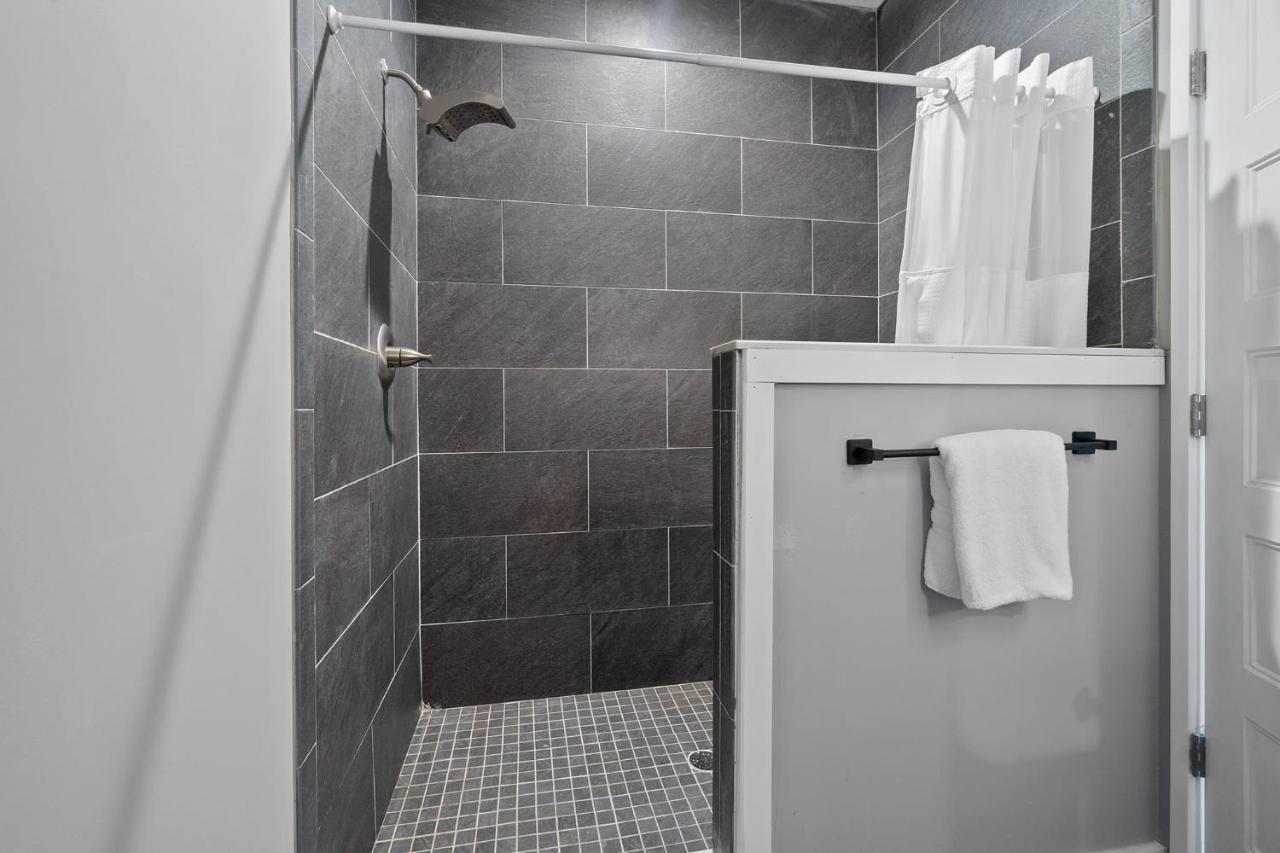 Holiday home Secret Pool Cabana- Mins To Downtown And