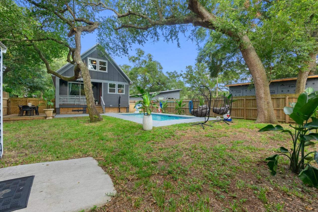 Holiday home Secret Pool Cabana- Mins To Downtown And