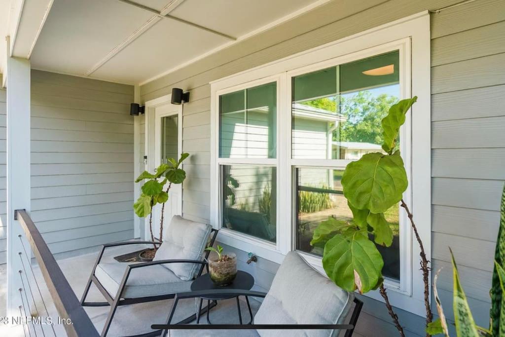 San Sebastian's Hideaway: Modern Group Getaway Near And Downtown Villa