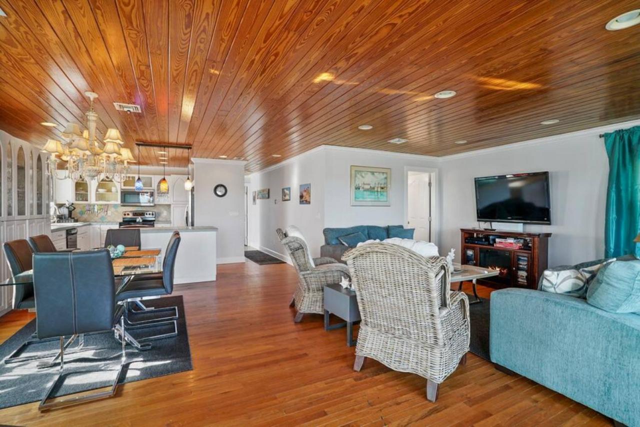 Sea Glass - An Oceanfront Experience Holiday home