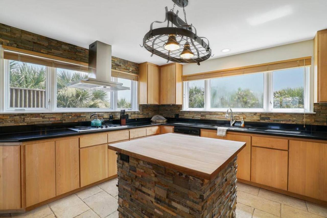 Crescent Lookout Oceanfront With Panoramic Views Holiday home *