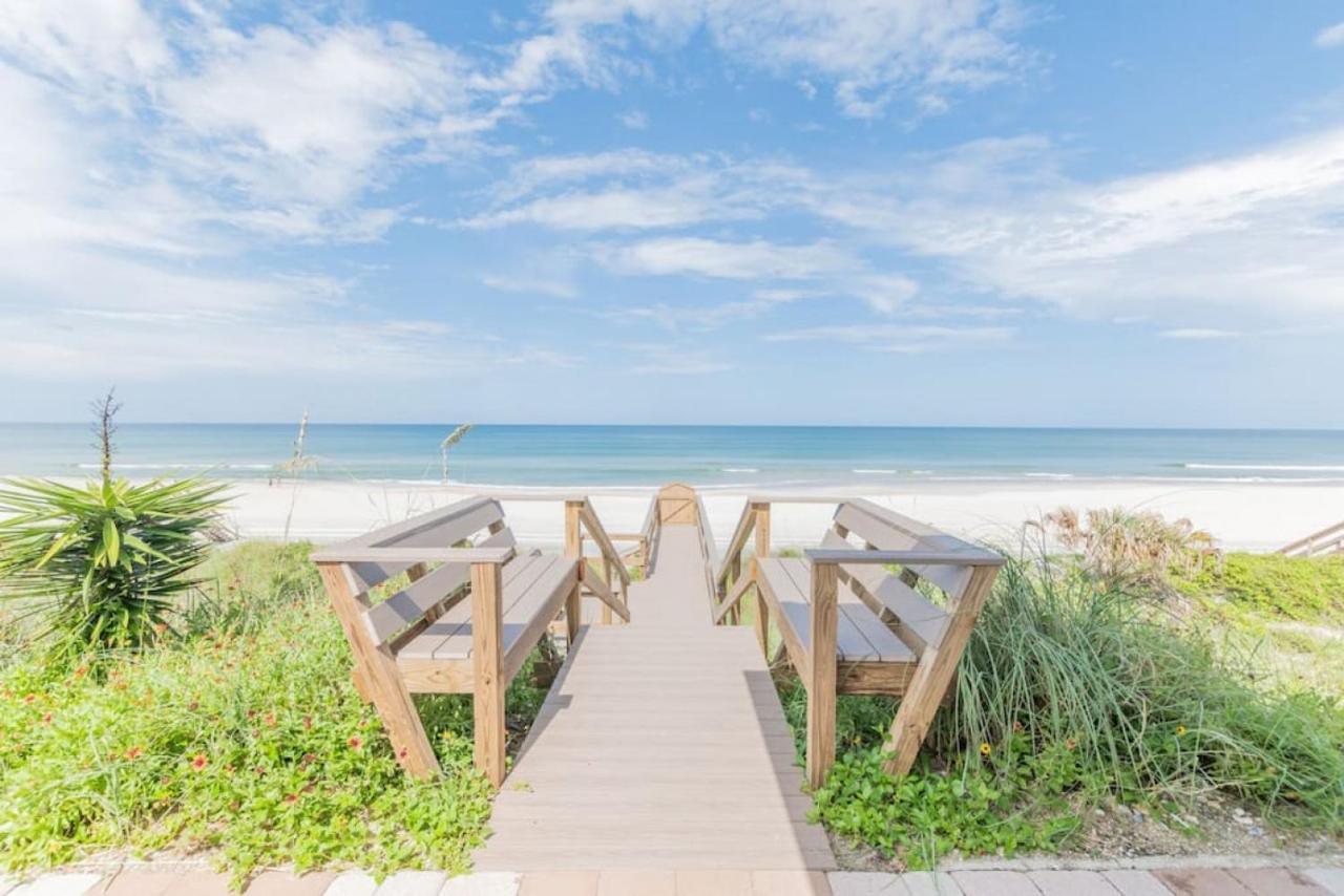 Holiday home Island Time -- Oceanfront Bliss