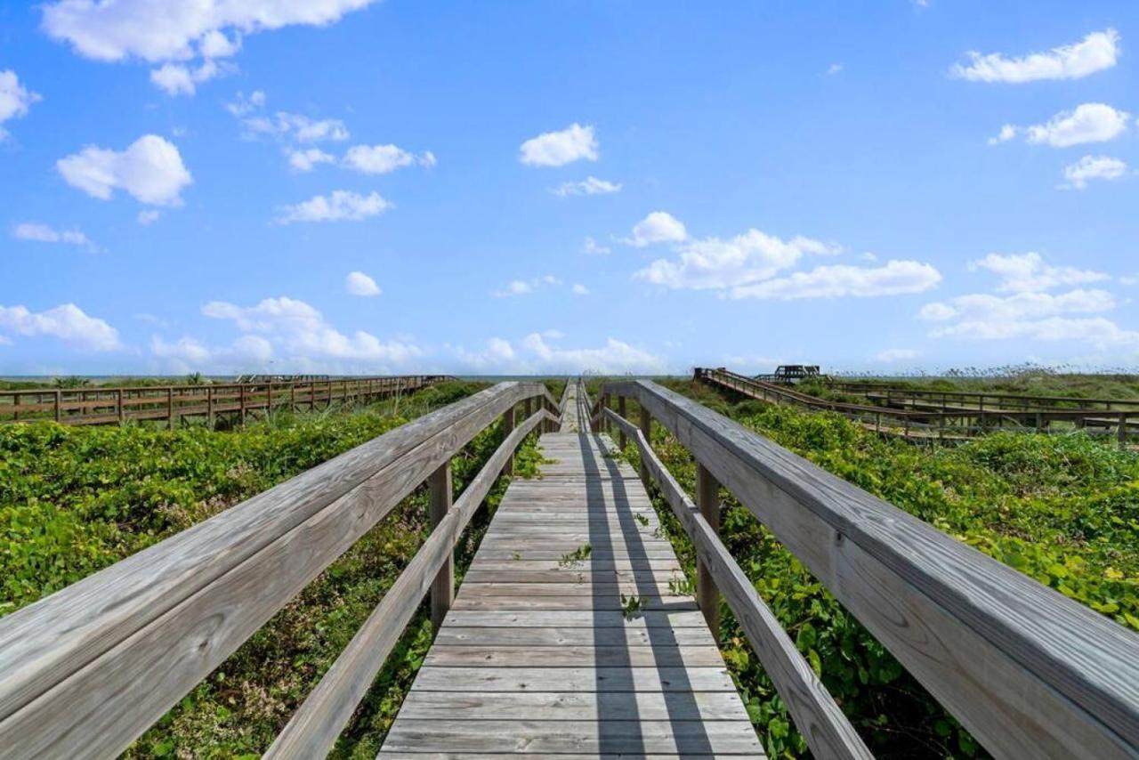 Just Beachy Spectacular Oceanfront With Heated Pool Holiday home *
