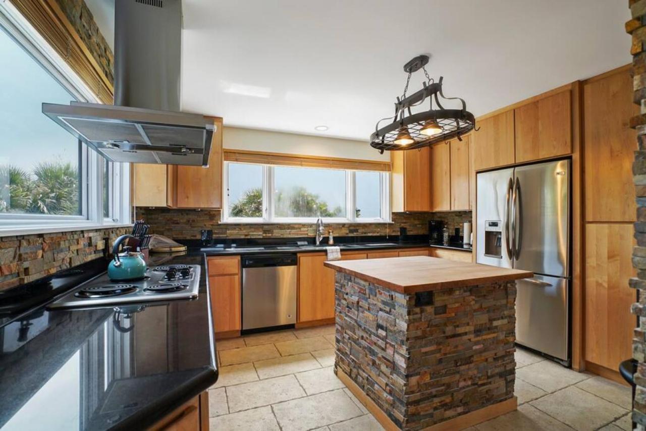 Crescent Lookout Oceanfront With Panoramic Views *