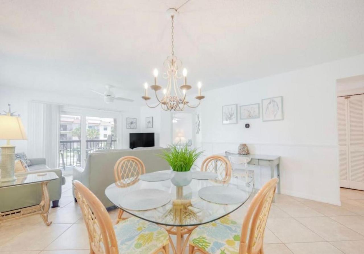 Holiday home Oasis 21 Oceanfront With Pool *