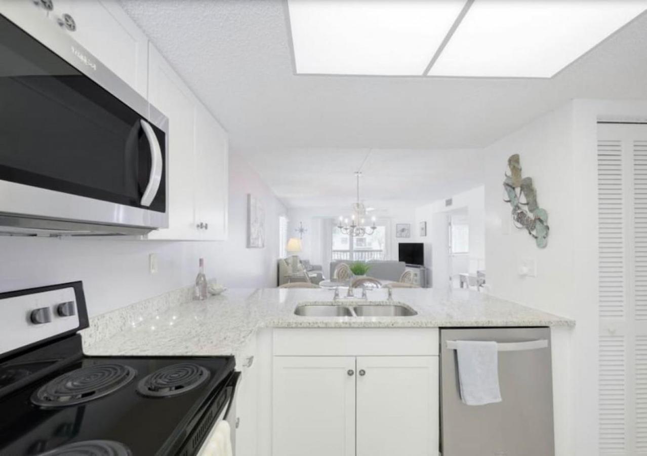 Oasis 21 Oceanfront With Pool Holiday home *