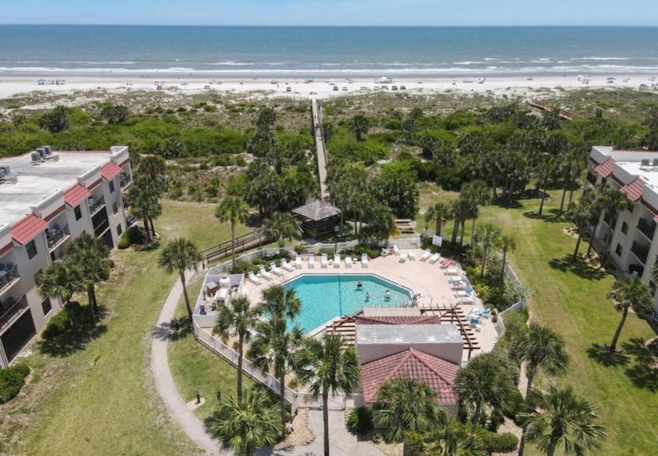Holiday home Oasis 21 Oceanfront With Pool