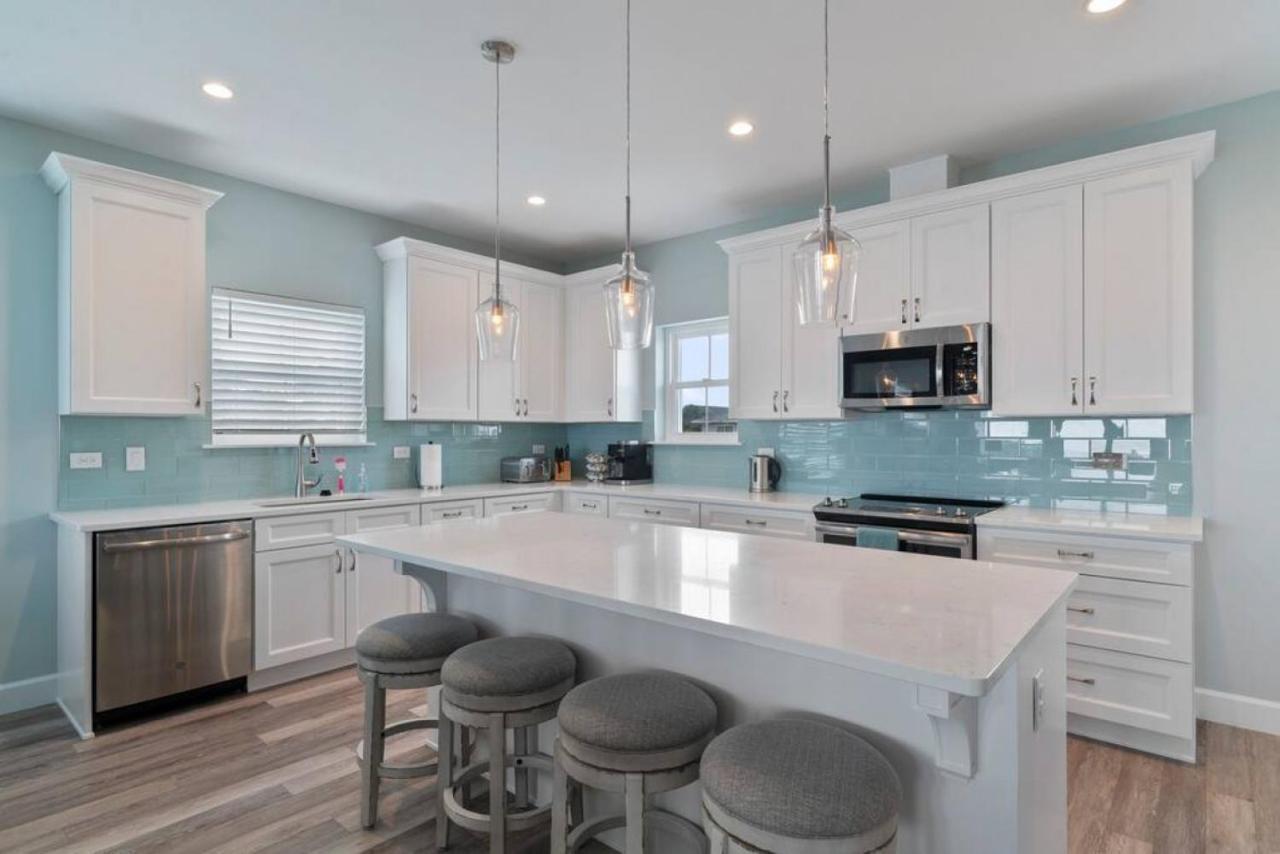 Holiday home Just Beachy Spectacular Oceanfront With Heated Pool *