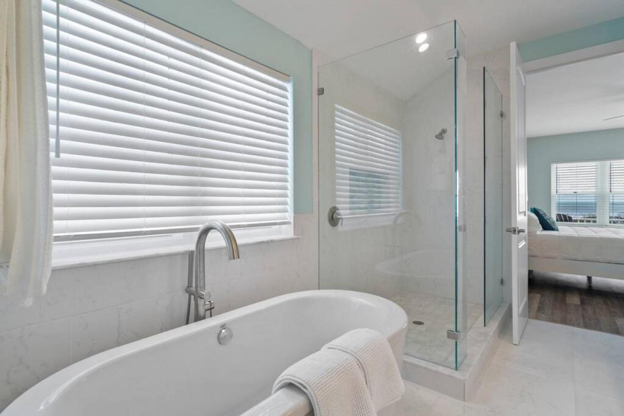 Just Beachy Spectacular Oceanfront With Heated Pool Holiday home *