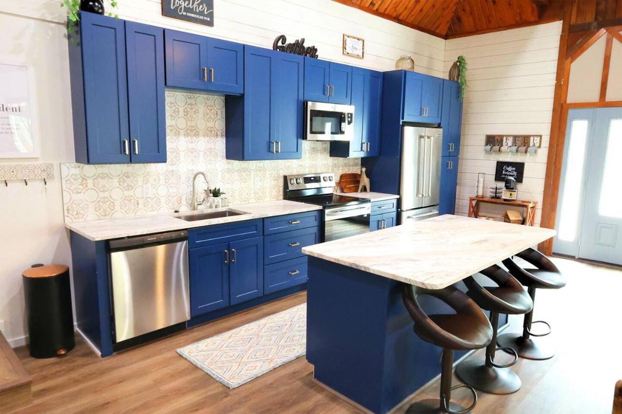 Charming Oasis - Ultimate Rustic Getaway! Holiday home *