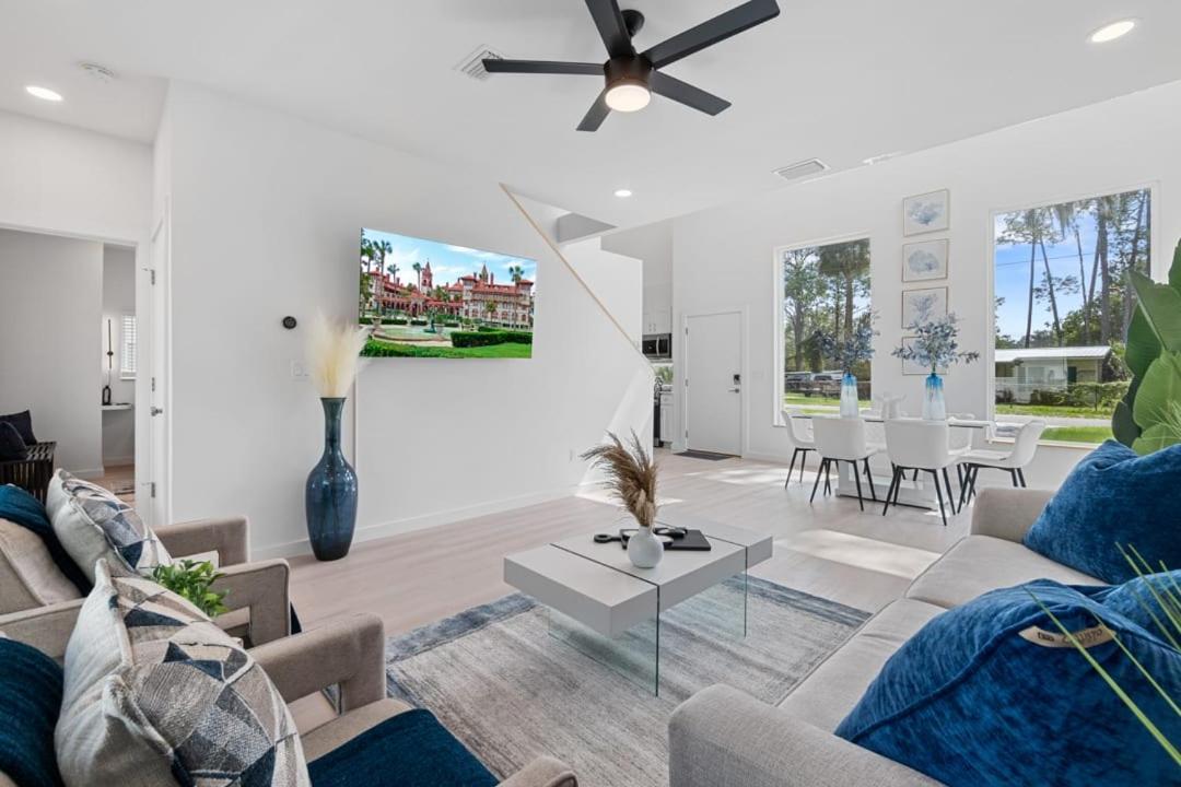 Contemporary Charm Mins To Dntn And Holiday home